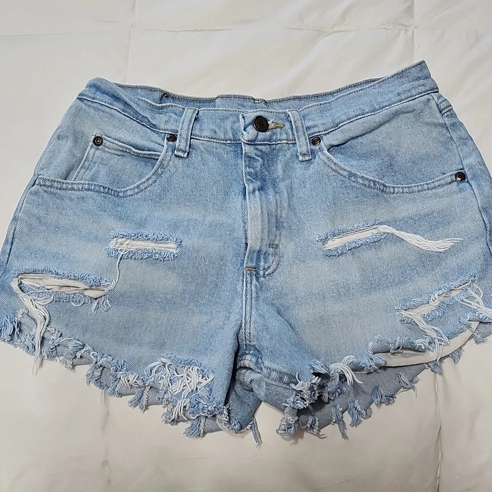 Womens Sz 29 WRANGLER cut Off Shorts. Super Duper Cute And Distressed